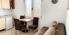 Kuhinja i trpezarijski dio apartmana